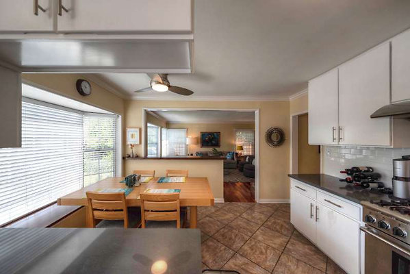 11094 dining 1