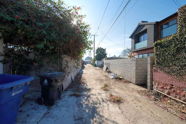 10892 alley 1