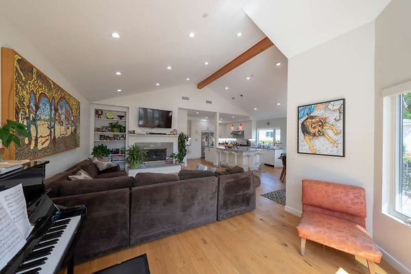 11588 living 3