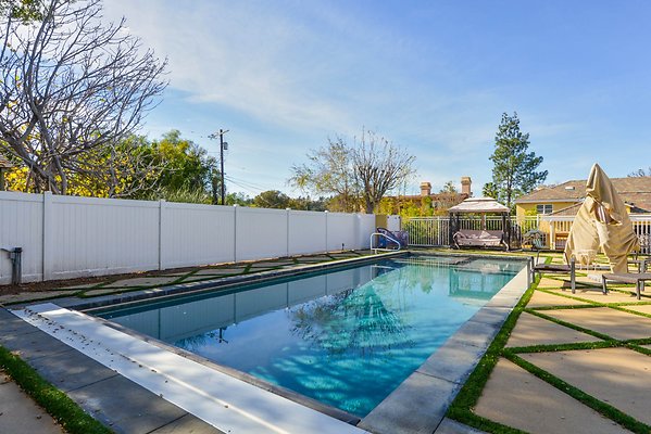 UNIVERSAL-A927-Tarzana-91