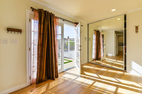 UNIVERSAL-A927-Tarzana-75