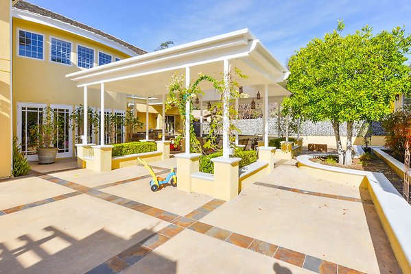 UNIVERSAL-A927-Tarzana-66