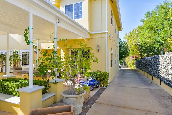 UNIVERSAL-A927-Tarzana-70