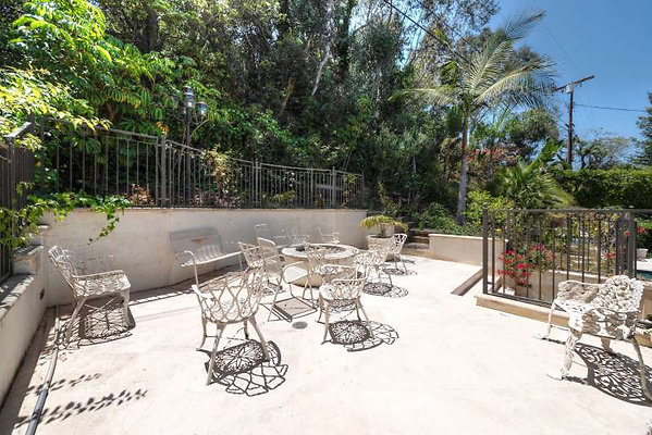 6458 patio 5