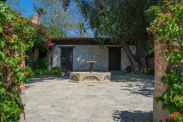 Sitting Bull 23 Pool Patio Fountain
