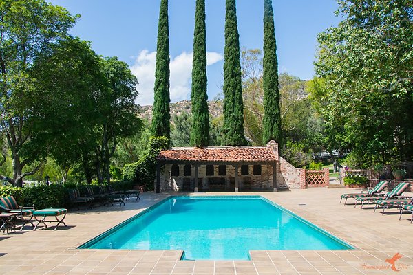 Sitting Bull 21 Pool Patio