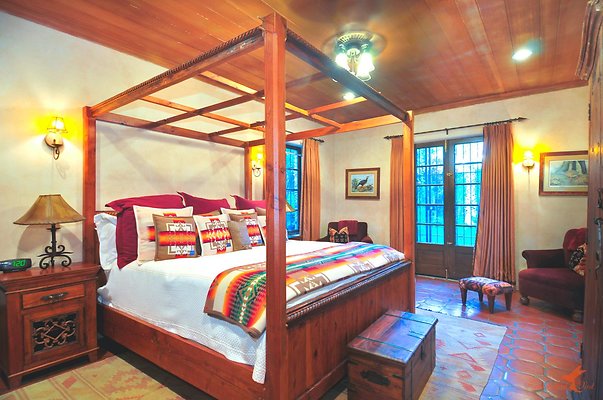 Sitting Bull 42 Master Bedroom