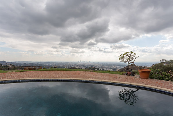 10143 hollywood hills