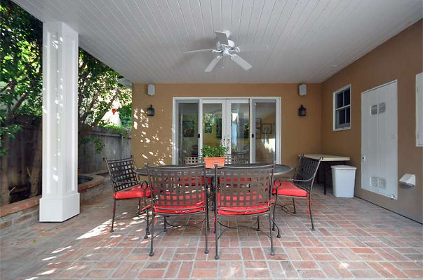 9832 patio 3