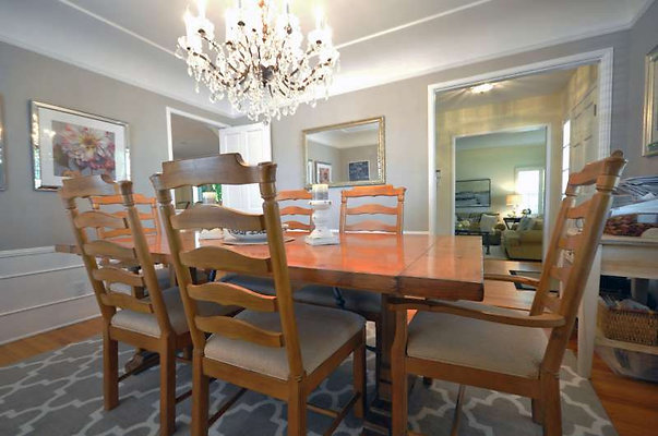 9832 dining 3