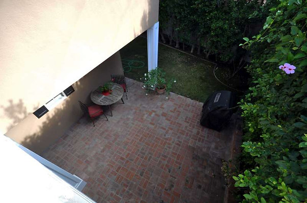 9832 patio 6