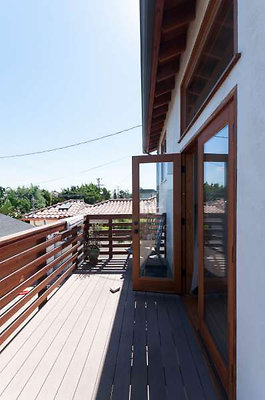 10194 balcony 1