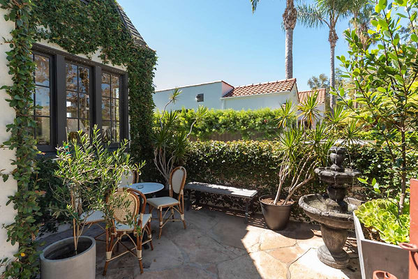 12896 porch 2