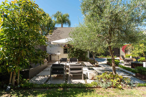 12896 patio 5