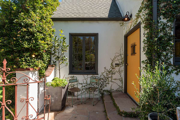 12896 porch 1