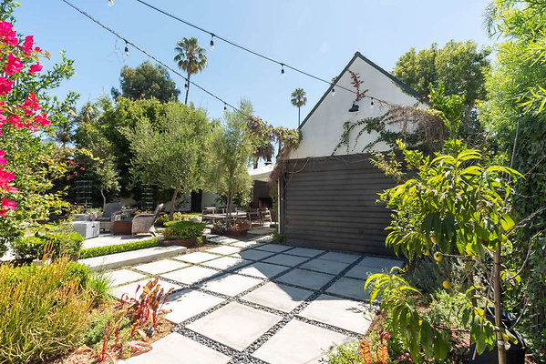 12896 patio 7