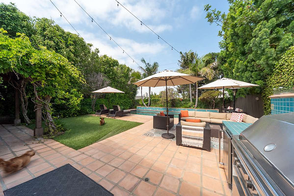 12037 patio 5