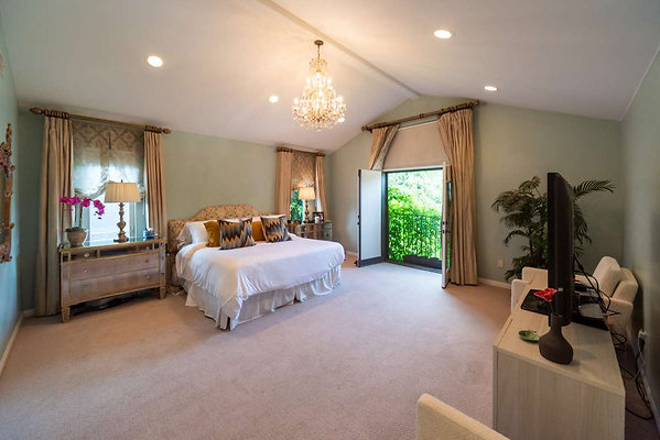 12037 bed 1