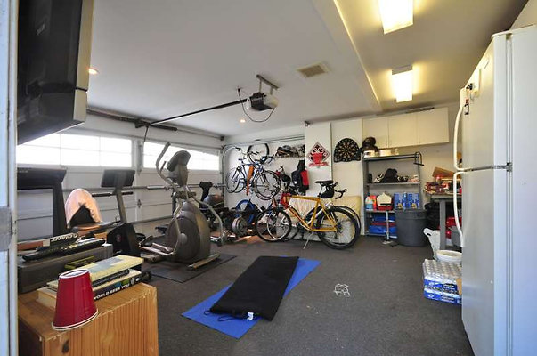 9797 garage 3