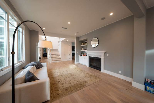 11913 living 1