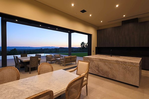 Hilltop Estate 4274