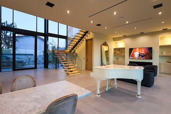 Hilltop Estate 4230