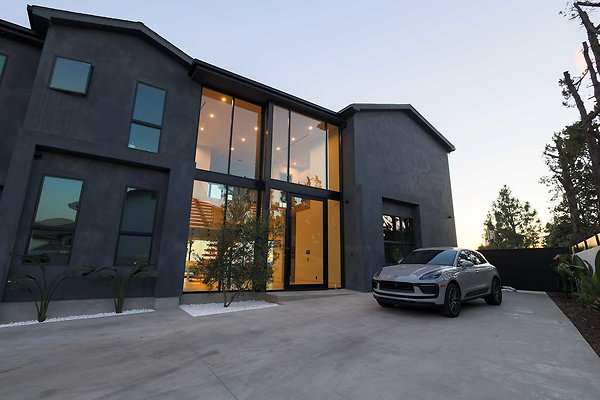 Hilltop Estate 4250