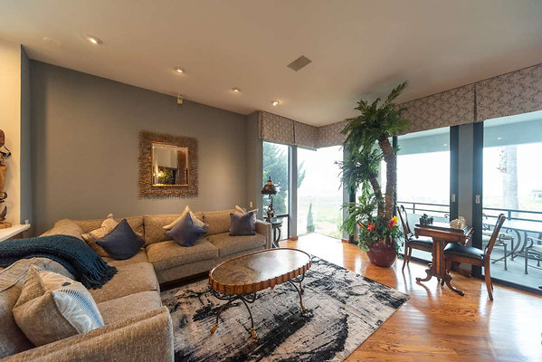 2538 living 8