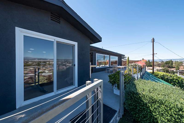 9447 balcony 3