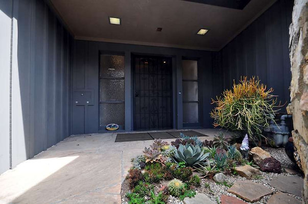 8343 porch 1