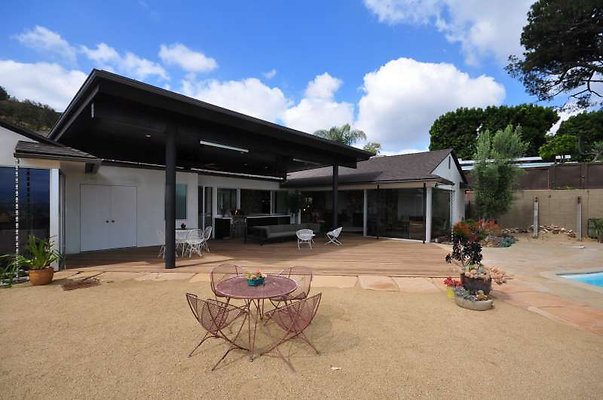 8343 patio 2