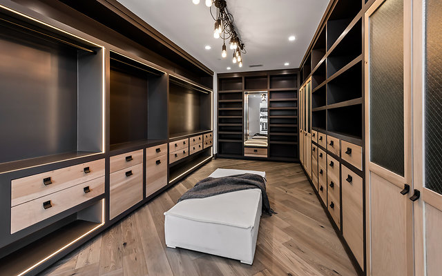 13597 closet 1