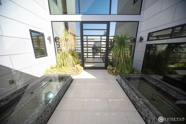 5Star - 5871 Entrance 2
