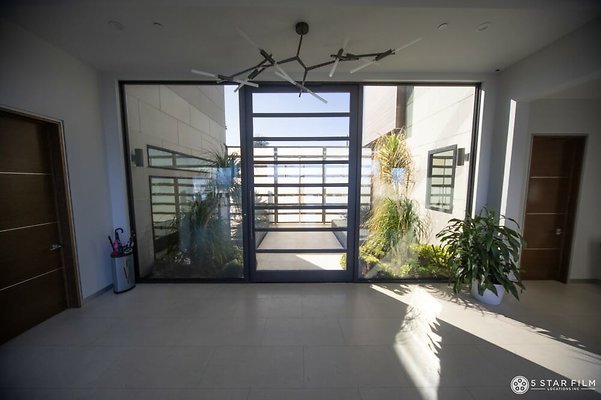 5Star - 5871 Entrance 4