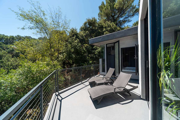 12801 balcony 8