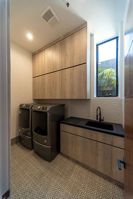 12801 laundry 1