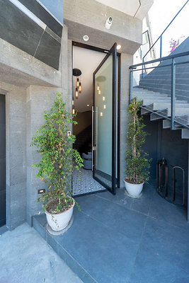 12801 porch 1