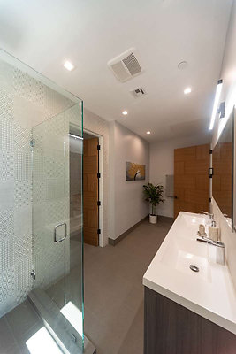 12801 bath 8