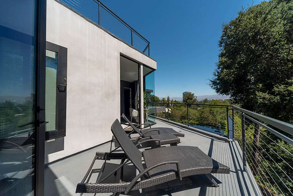 12801 balcony 9