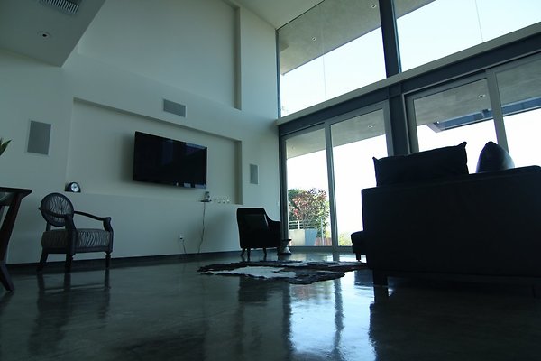 053 (1)