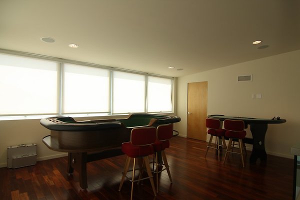 096 (1)