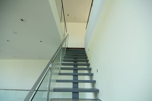 094 (1)