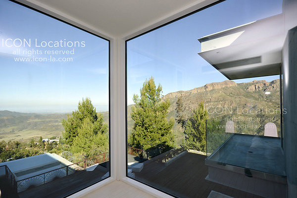 MO3025 017LR-ICON - ICON Locations | www.ICON-LA.com Modern  for Filming