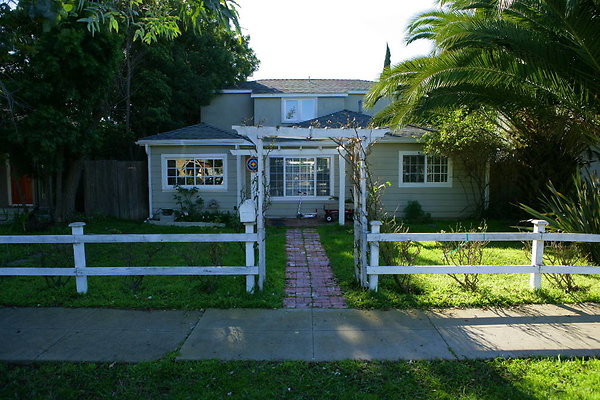 3481 Redwood Ave.