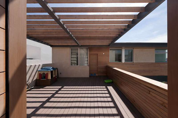 10327 balcony 4