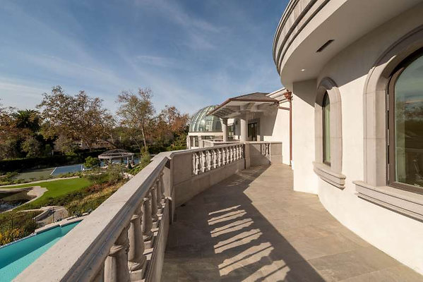 11897 balcony 6