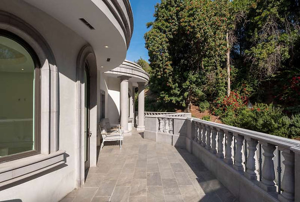 11897 balcony 7