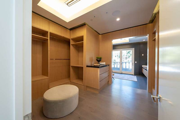 11897 closet 1