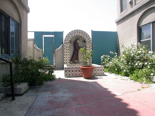 4423 courtyard 1