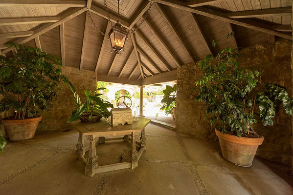 12716 porch 4